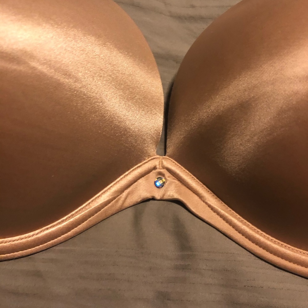Nude Victoria’s Secret plunge push-up 36D